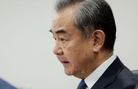 Menlu China Wang Yi Murka Biden Naikkan Tarif Impor, Sebut AS Gak Waras