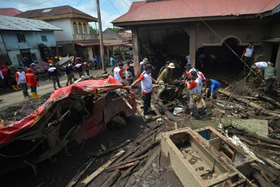 Relawan Masih Melakukan Pencarian Korban Banjir Bandang di Tanah Datar Sumatra Barat