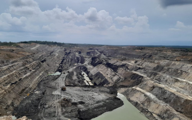 Berlawanan Arah di Saham BUMI & BRMS
