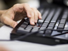 9 Cara Memperbaiki Keyboard Laptop yang Rusak, untuk Windows dan MacBook