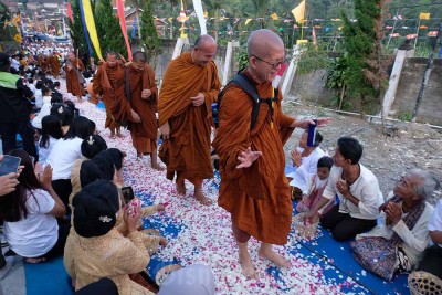 Perjalanan Bhikkhu Thudong Menuju Candi Borobudur