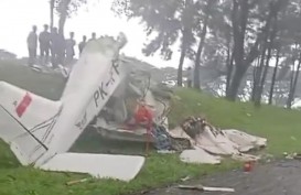 BREAKING: Kecelakaan Pesawat Jatuh di Lapangan Sunburst BSD City