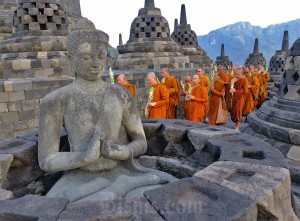 Bhikkhu Thudong tiba di Borobudur