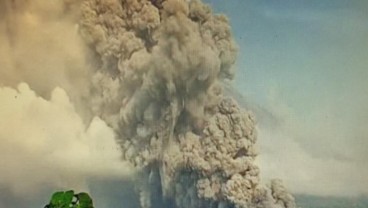 Luncuran Awan Panas Iringi Erupsi Semeru pada Selasa 21 Mei 2024