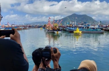 Ritual Adat Labuh Laut Sembonyo di Prigi Trenggalek Meriah