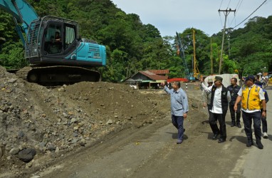 Pengendara Jangan Nekat! Perbaikan Jalan Nasional di Lembah Anai Diperkirakan Tuntas Juli 2024