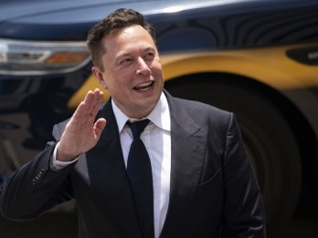 SpaceX Elon Musk Pertimbangkan Jual Saham Senilai Rp3.218 Triliun