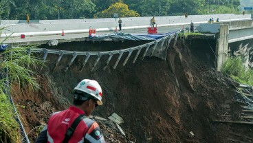 PUPR Kebut Perbaikan Tol Bocimi yang Longsor, Kapan Rampung?