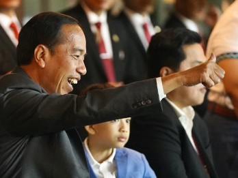 Tak Diundang Rakernas PDIP, Jokowi Santai Bersepeda di Yogyakarta