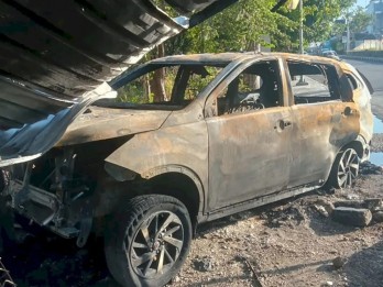 Mobil MPV Pengangkut 420 Liter BBM Hangus Terbakar
