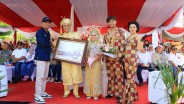Pelindo ‘Angkut’ Jembatan Kuno Petekan pada Parade Surabaya Vaganza 2024