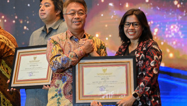 Bisnis Indonesia Terima Penghargaan Vritta Aksata dari Kemenhub