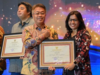 Bisnis Indonesia Terima Penghargaan Vritta Aksata dari Kemenhub