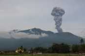 Gunung Marapi Sumbar Erupsi, Semburkan Abu Vulkanik Setinggi 2 KM