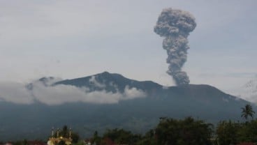 Gunung Marapi Sumbar Erupsi, Semburkan Abu Vulkanik Setinggi 2 KM