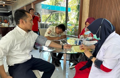 Bersama Pemprov Sulawesi Selatan, Pegawai PLN Donorkan Darah