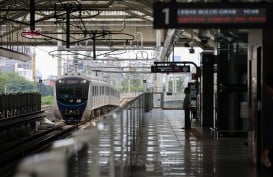 Penampakan Alat Berat Rusak dan Kereta yang Lecet Akibat Crane Jatuh di Jalur MRT