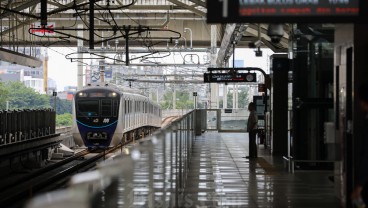 Penampakan Alat Berat Rusak dan Kereta yang Lecet Akibat Crane Jatuh di Jalur MRT