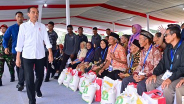 Jokowi Beri Sinyal Bansos Beras 10 Kg Diperpanjang