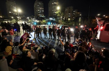 Unjuk Rasa Besar-besaran di Tel Aviv, Desak Netanyahu Mundur!