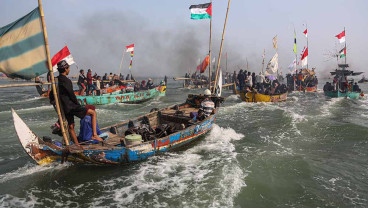 Tradisi Sedekah Laut Nelayan Tambaklorok