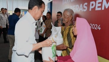 Bansos Beras Berlanjut, Jokowi Skemakan Bantuan Setiap 2 Bulan