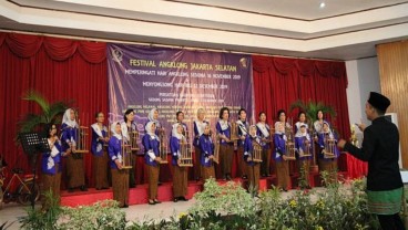 10 Alat Musik Tradisional Jawa Barat dan Cara Memainkannya