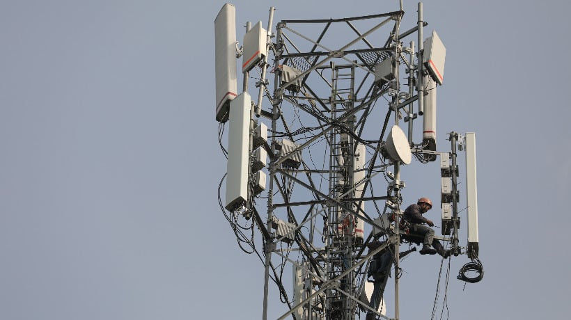 Menara telekomunikasi base transceiver station (BTS) di Indonesia. - Foto BID