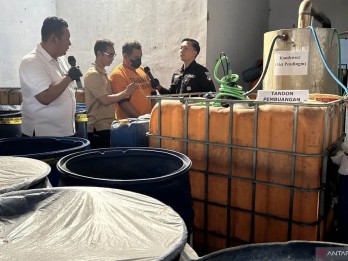 Pabrik Minuman Keras di Pakis Malang Digerebek Polisi