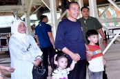 Momen Kehangatan Jokowi dan Iriana Bersama Dua Cucunya Berwisata di TMII