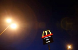 Aksi Boikot, Aktivis Palestina Bagi Makanan Gratis di Depan McDonald's