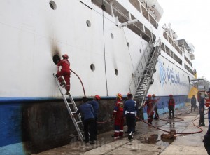 KM Umsini Terbakar Saat Sandar di Pelabuhan Soekarno-Hatta Makassar