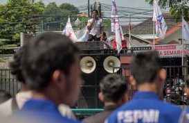 Buruh Semarang dan Jepara Geruduk PTUN
