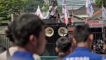 Buruh Semarang dan Jepara Geruduk PTUN