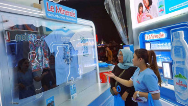 Edukasi Konsumen Produk Daur Ulang PET di Booth Le Minerale pada Jakarta Fair Kemayoran (JFK) 2024
