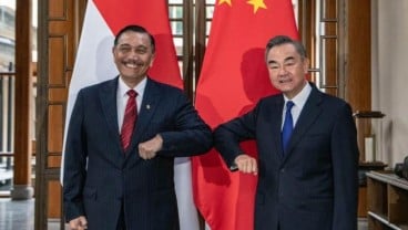 Menko Luhut Bertemu Menlu China Wang Yi, Bahas Apa Saja?