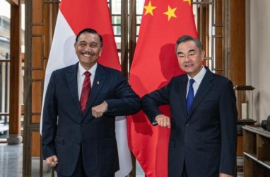 Menko Luhut Bertemu Menlu China Wang Yi, Bahas Apa Saja?