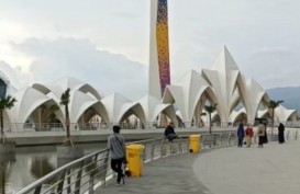 Masjid Raya Al Jabbar Gratiskan Tiket Parkir, Sampai Kapan?
