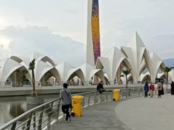 Masjid Raya Al Jabbar Gratiskan Tiket Parkir, Sampai Kapan?