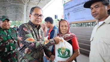 Makassar Bagikan 459,04 Ton Bantuan Beras untuk 45.904 Keluarga