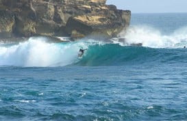 Ini Dia 10 Pantai Terbaik untuk Surfing di Tanah Air, Favorit Para Peselancar