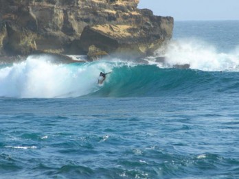 Ini Dia 10 Pantai Terbaik untuk Surfing di Tanah Air, Favorit Para Peselancar