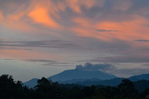 Aktivitas Vulkanik Gunung Marapi di Sumatra Barat Kembali Meningkat