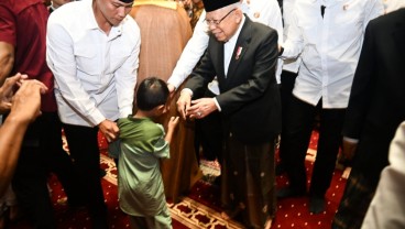 Wapres Maruf Salat Id dan Serahkan Sapi Kurban di Masjid Istiqlal