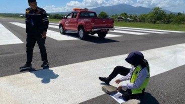 Sebaran Abu Vulkanik Gunung Lewotobi Berdampak ke Bandara di NTT