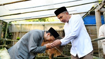 Bey Machmudin Salat Iduladha di Kampung Babakan Ampera