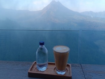 Menikmati Pemandangan Gunung Batur dari Cafe Terbesar di Asia Tenggara