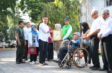 Mayoritas Lansia di Jabar Masih Bekerja di Sektor Formal