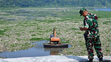 Bey Machmudin Ungkap Kendala Pembersihan Sampah di Jembatan Sapan