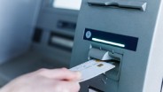 Mesin ATM Kian Kedaluwarsa, Transaksinya Tinggal Rp615,18 Triliun